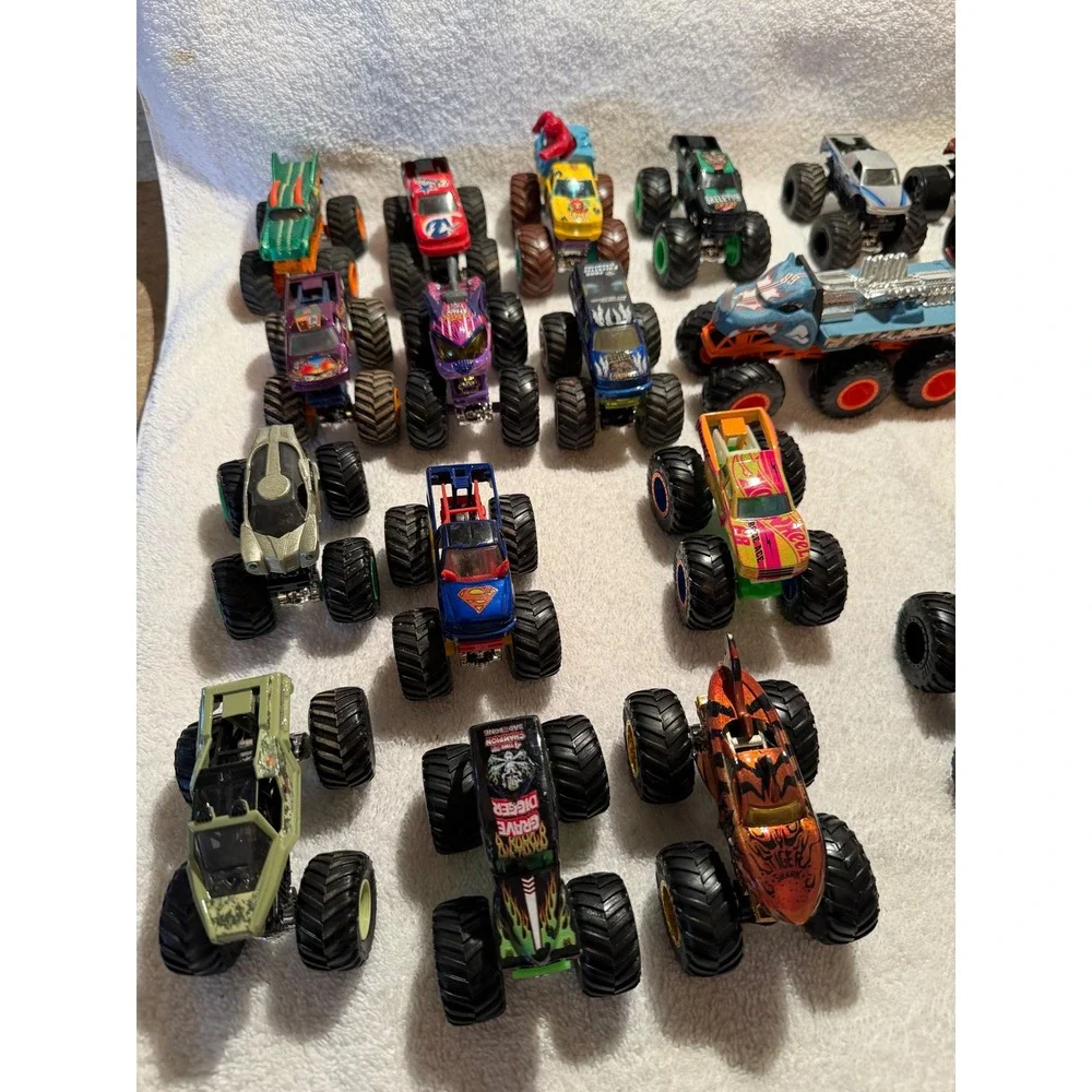 Hot Wheels Monster Truck Lot of 28 1:64 Diecast Jurassic World Bounty Hunter